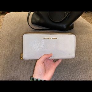 Authentic Michael Kors White Woman’s Wallet